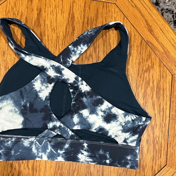*FABLETICS* Blue x White Tie-Dye Oasis Sports Bra Size Medium - Picture 6 of 6